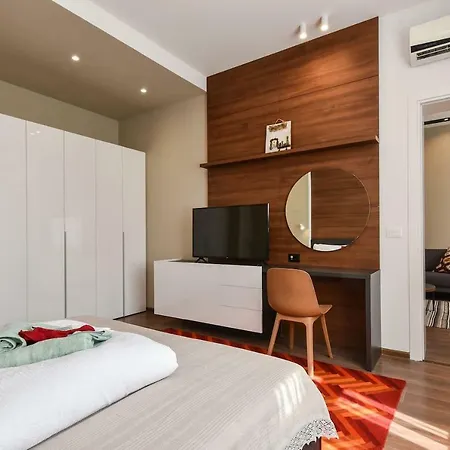 Tradition And Modernity Combined In A Three Bedroom Two Bathroom Lux شقة