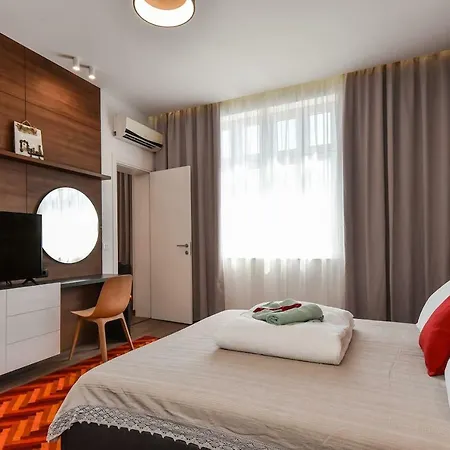 Tradition And Modernity Combined In A Three Bedroom Two Bathroom Lux شقة