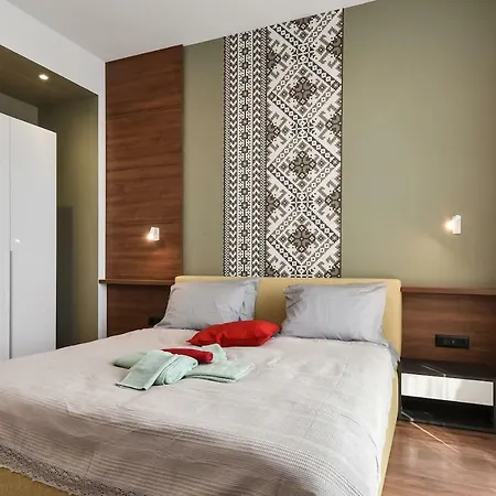 Tradition And Modernity Combined In A Three Bedroom Two Bathroom Lux شقة *